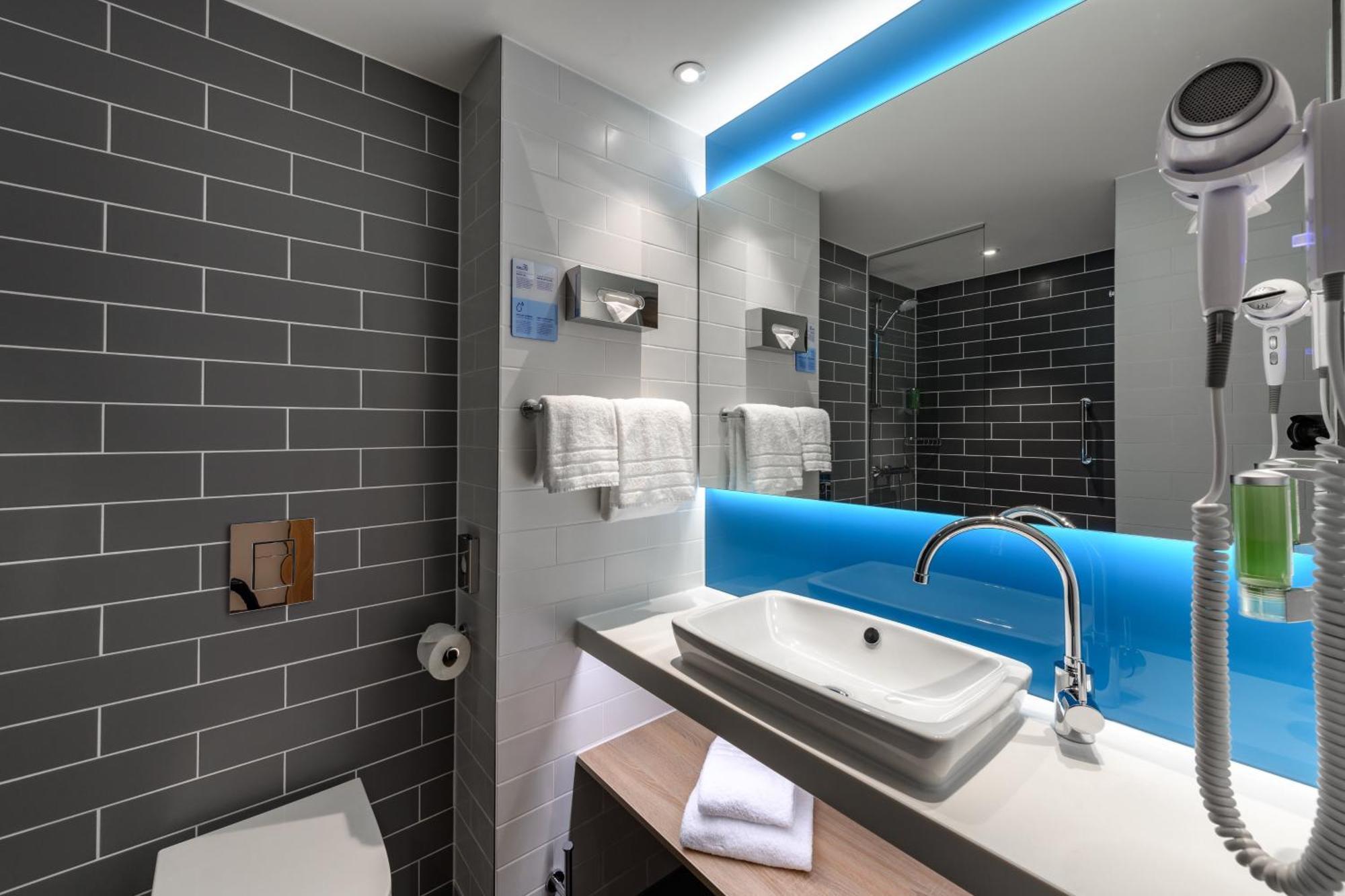 Holiday Inn Express Goettingen By Ihg Екстериор снимка