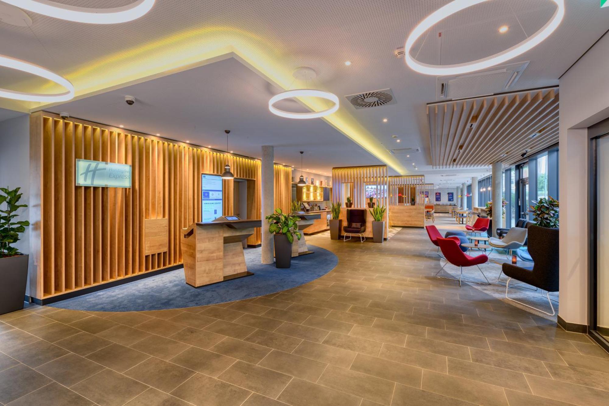 Holiday Inn Express Goettingen By Ihg Екстериор снимка