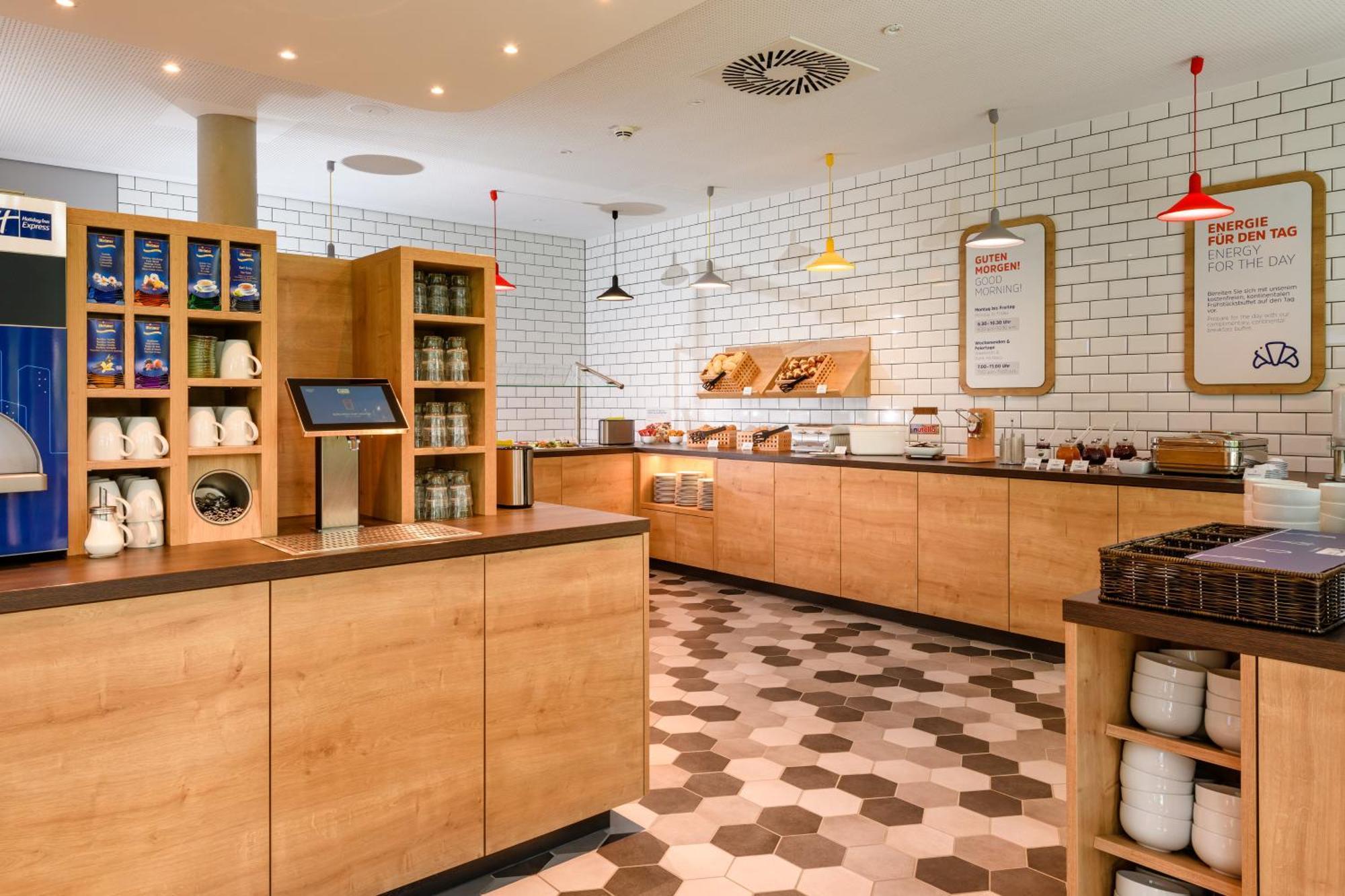 Holiday Inn Express Goettingen By Ihg Екстериор снимка